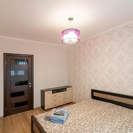 Kvartirkoff Na Geroev Dnepra 36 B Kiew Exterior foto